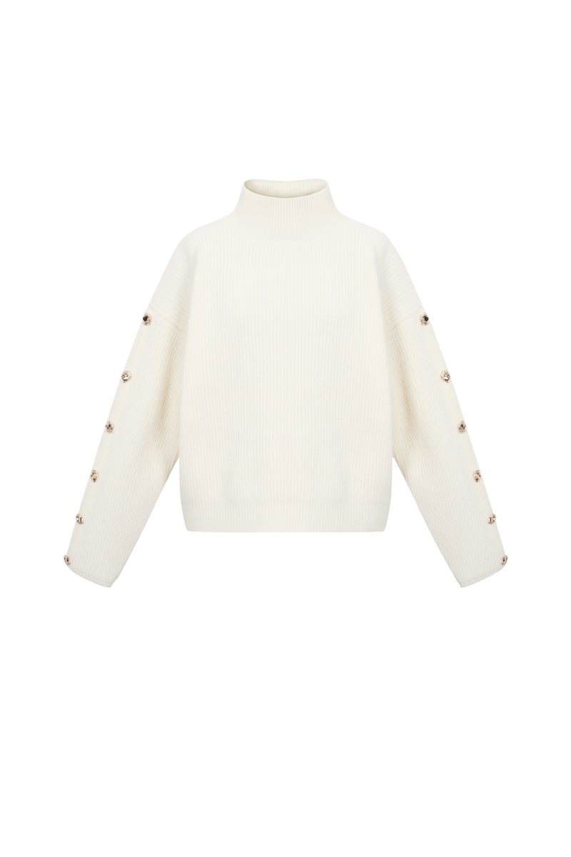 Trui met knopen op de mouwen